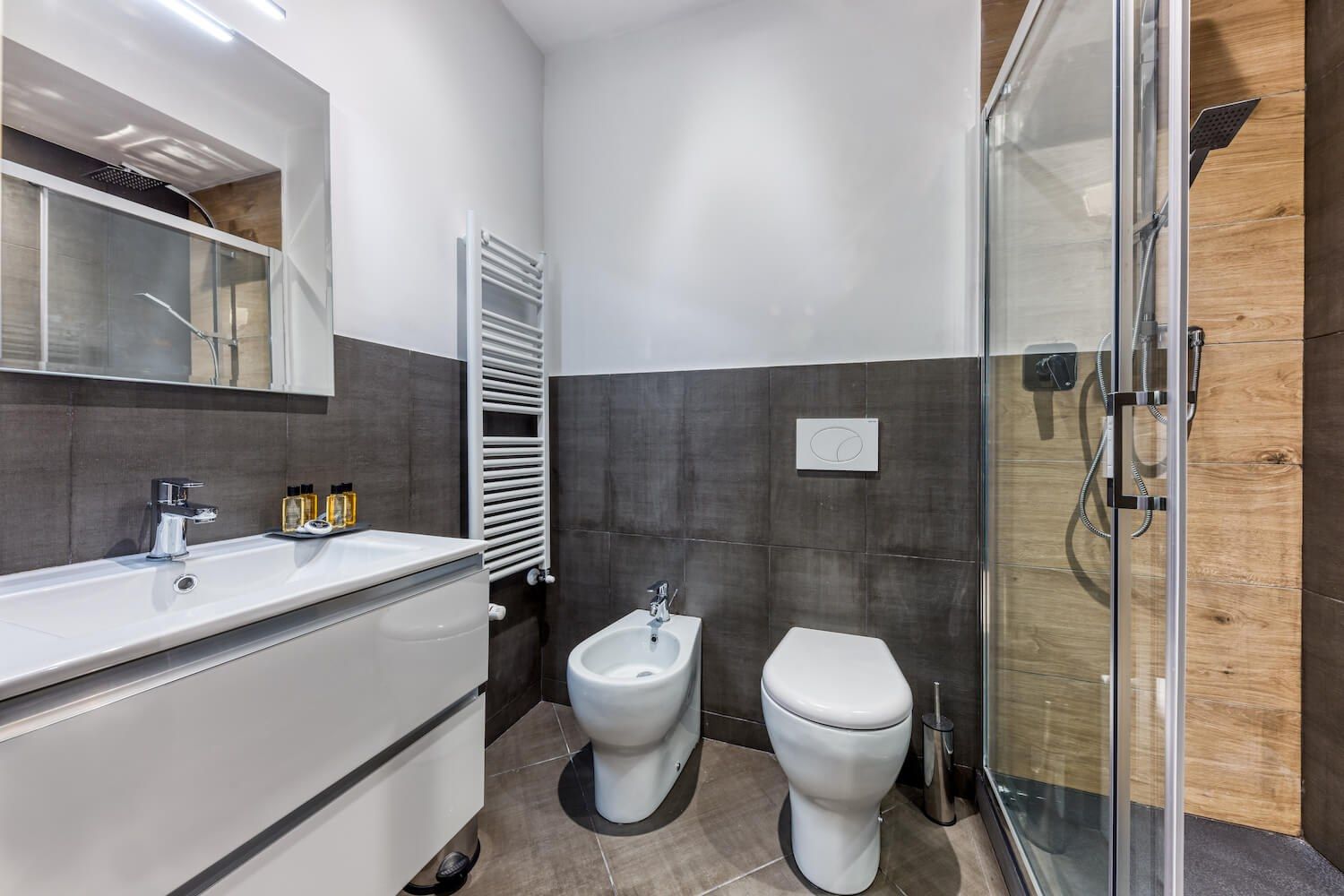 Demofonte: la doccia del bagno privato