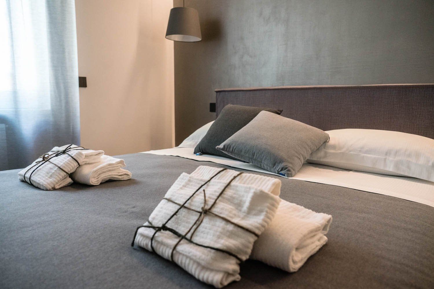 Etra: i teli di cortesia sul letto